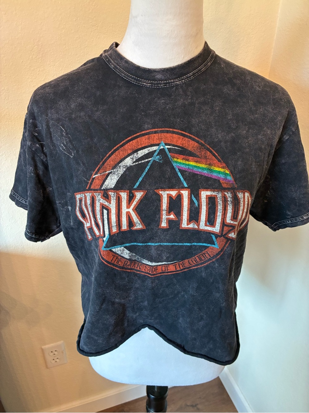 Pink Floyd Vintage Style Black Cropped GrafficTee with White Logo Interior Print